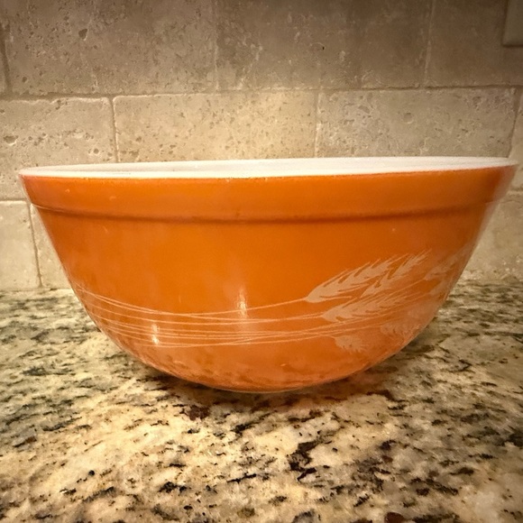 Pyrex Autumn Harvest Wheat mixing bowl. Vintage. - Picture 1 of 5